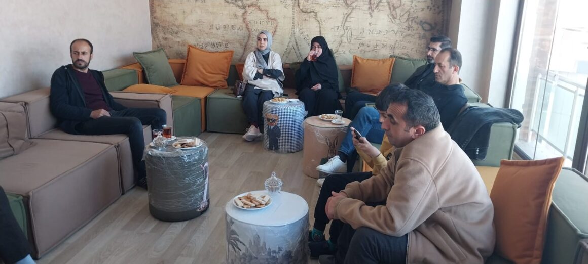 Du Xebat: Cudahiyên me çawa me dikin bêhampa-Does intelligence depends more on the environment or genetics?