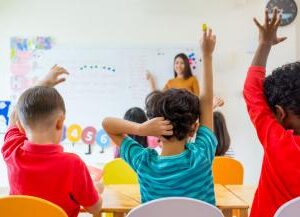 Serlêdan Ji Bo Kursa Îngilîzî ya Xwendekarên Dibistana Navîn Dest Pê Kir