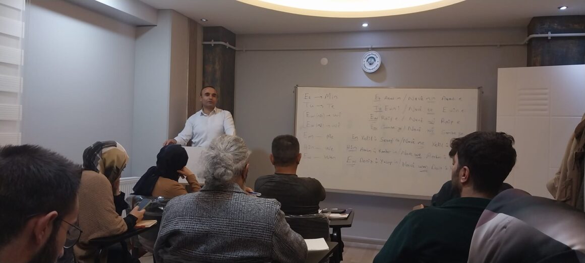 Qursên Xwendin û Nivîsandina Kurdî Dewam Dikin