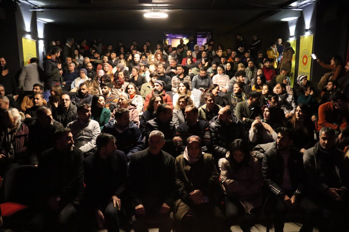 Şeva Yelda Hat Pîroz Kirin