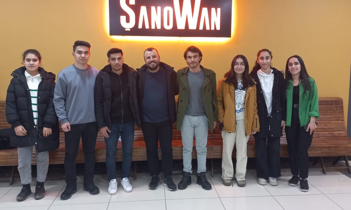 Em li gel koma ciwanan li şanoya (stand up) Erdal Kaya bûn