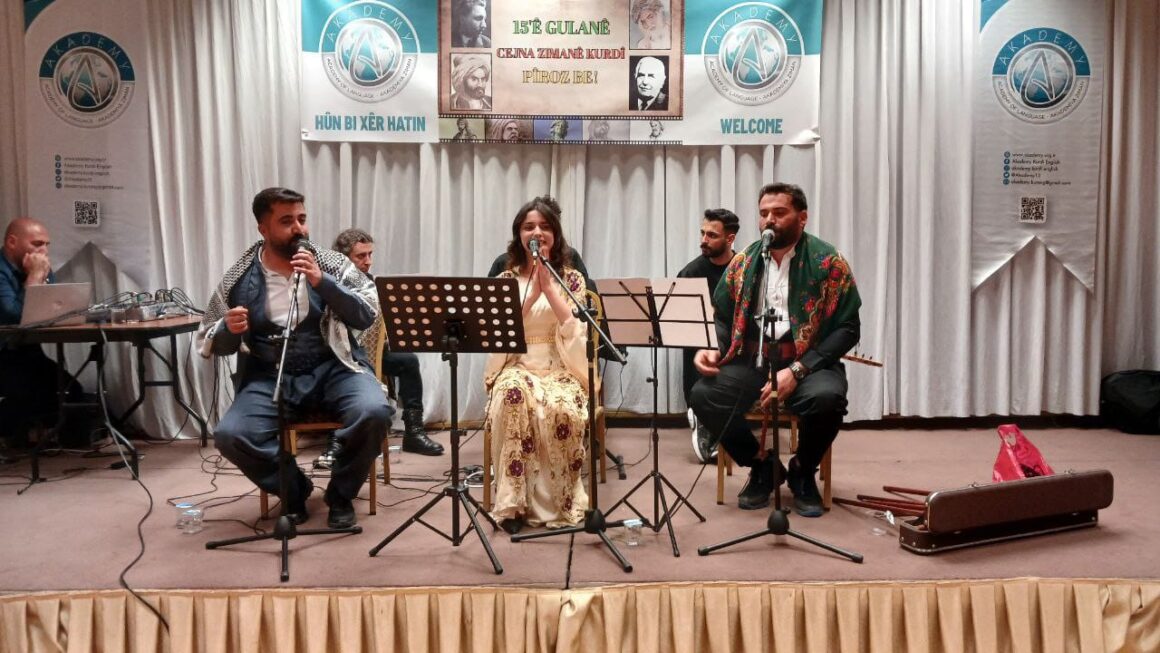 Ji Akademy’ê Pîrozbahiyek Bi Coş û Kelecan Bo Cejna Zimanê Kurdî