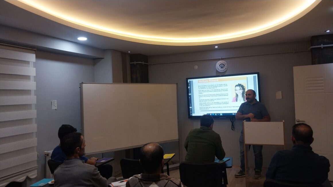 Li Akademyê Kursa Kurdî ya Asta Sêyem Dest Pê Kir