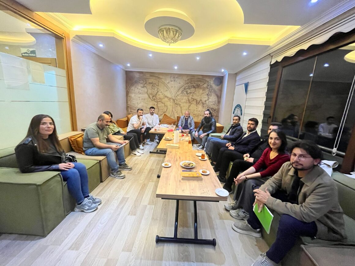 Bi Eleqeyek Zêde Kursa Kurdî ya Asta Yekem Didome